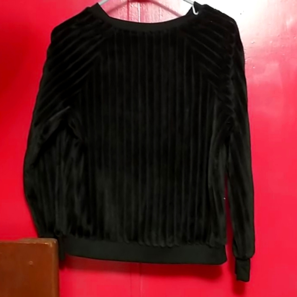 No boundary sweater